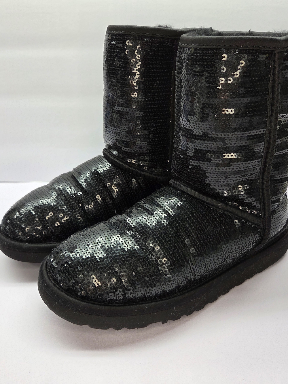 UGG Classic Short Sparkles Genuine Sheepskin Sz 6 Black Sequin Boots